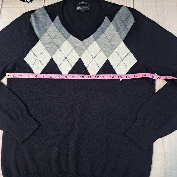 INC International Concepts V-Neck Sweater in Black and Gray Argyle Merino Wool - Picture 2 of 9